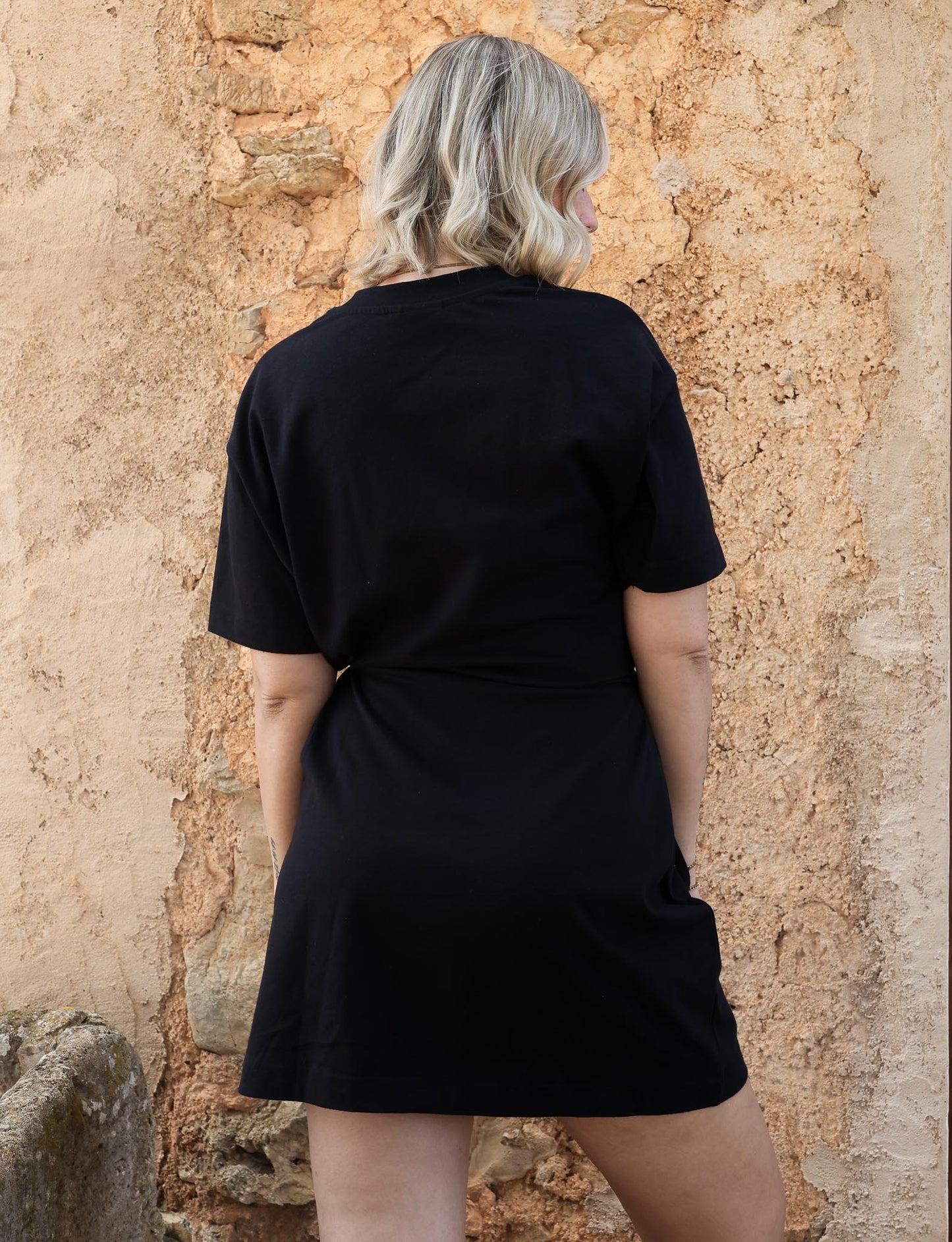 Zomerse T-shirtjurk met korte mouwen en comfortabele stijl