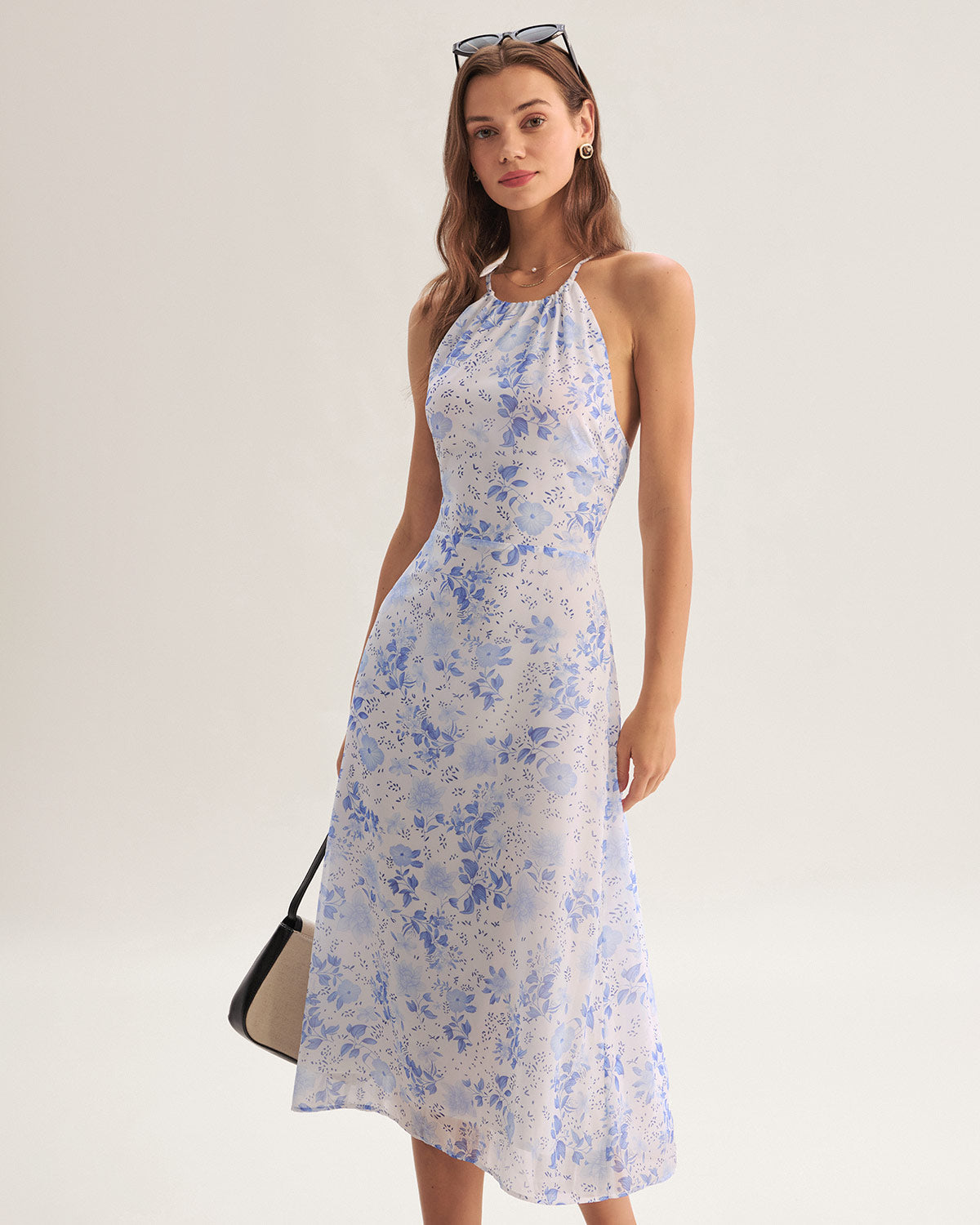 Halterjurk met bloemenpatroon perfect voor zomerse momenten