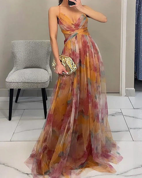 Elegante lange jurk met bandjes en verfijnd ontwerp in aquarelstijl