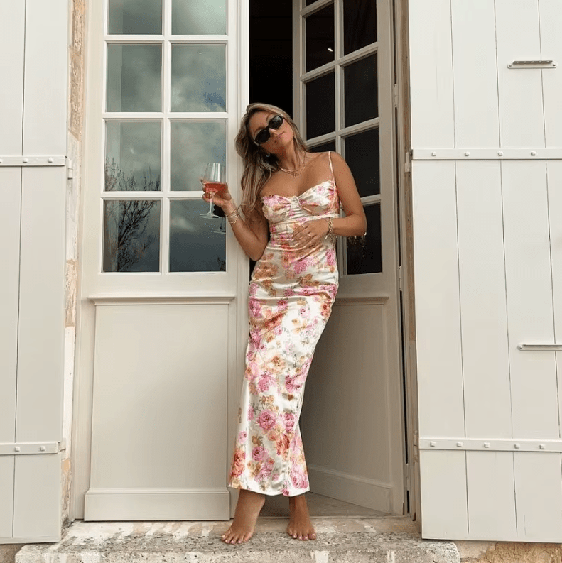Maxi zomerjurk met fijn bloemenpatroon en smalle bandjes