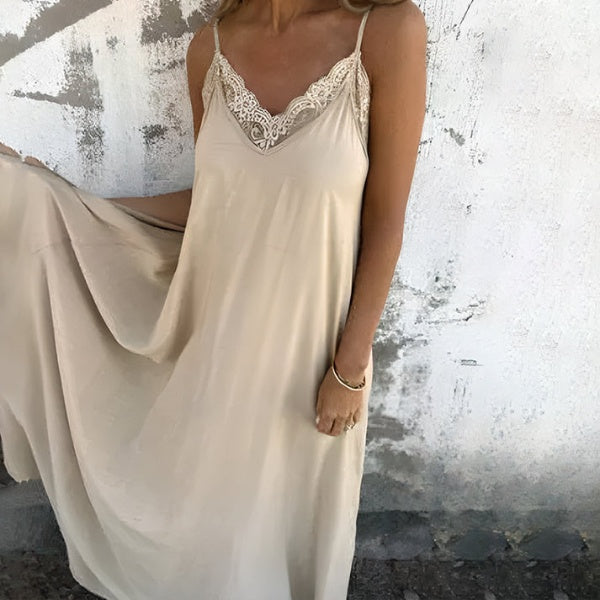Maxi jurk met spaghettibandjes en elegante v hals geïnspireerd op nachtkleding