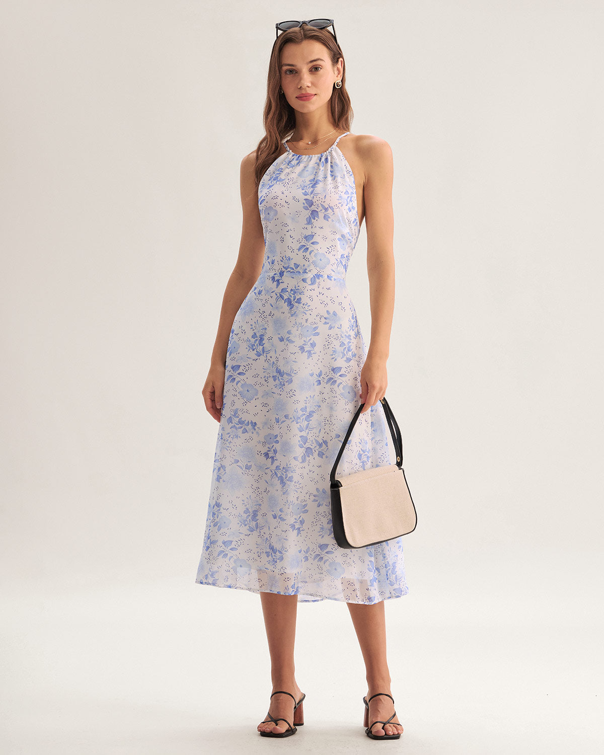 Halterjurk met bloemenpatroon perfect voor zomerse momenten