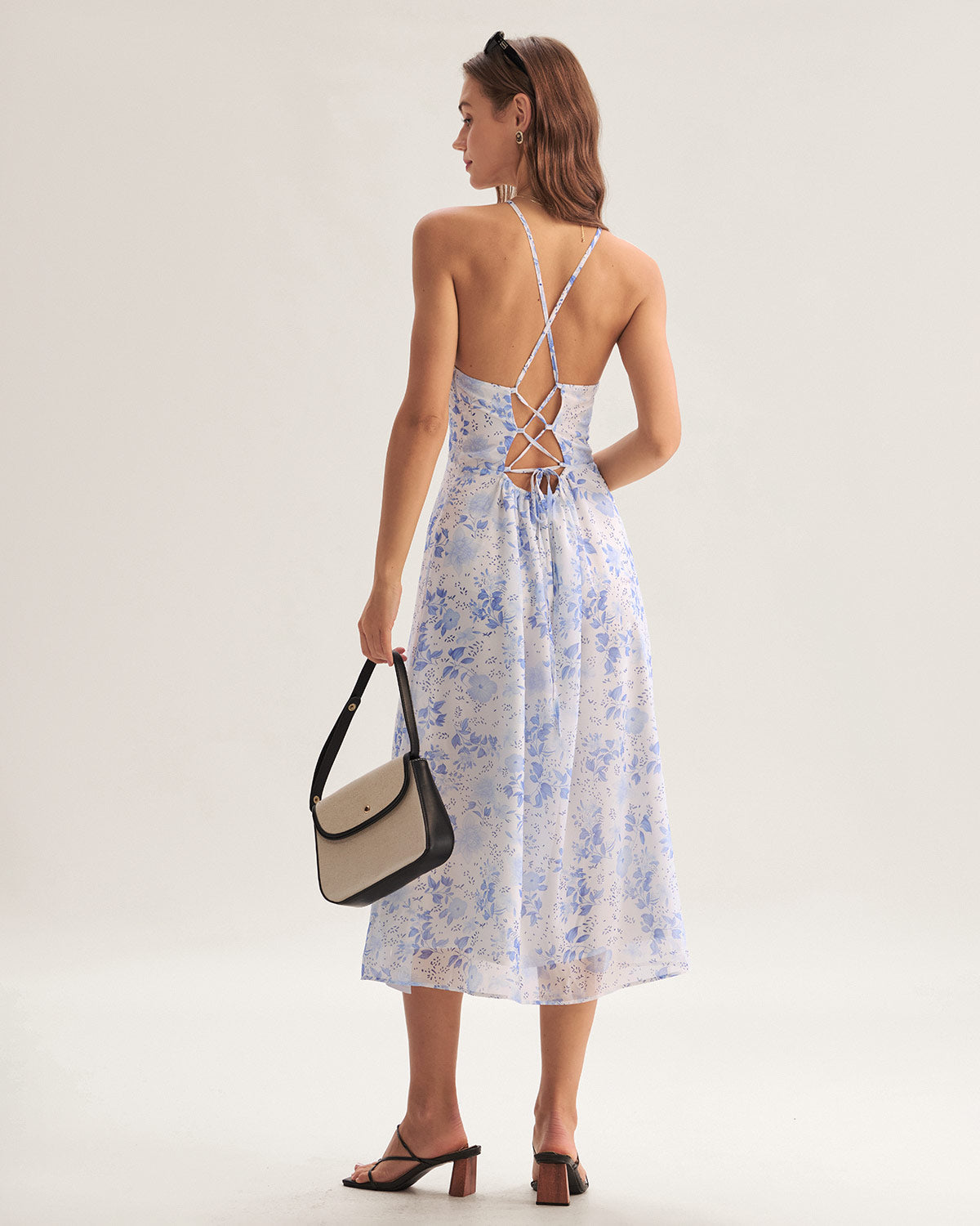 Halterjurk met bloemenpatroon perfect voor zomerse momenten