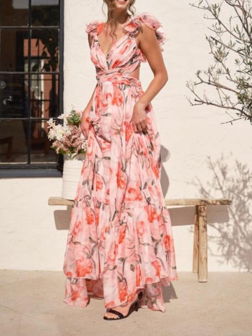 Vrouwelijke maxi jurk met open rug en sierlijke bloemenaccenten