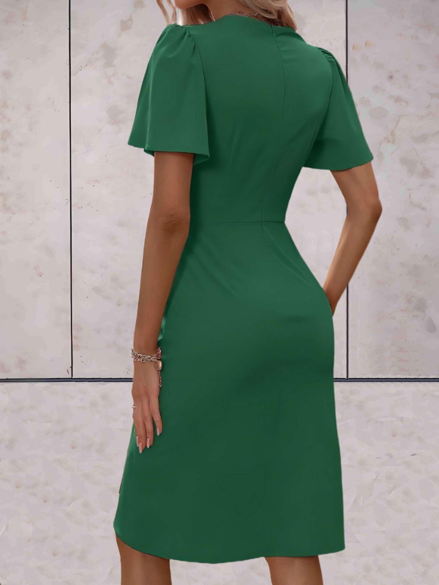 GraceWrap – Klassieke Wikkeljurk met Elegante V-Halslijn