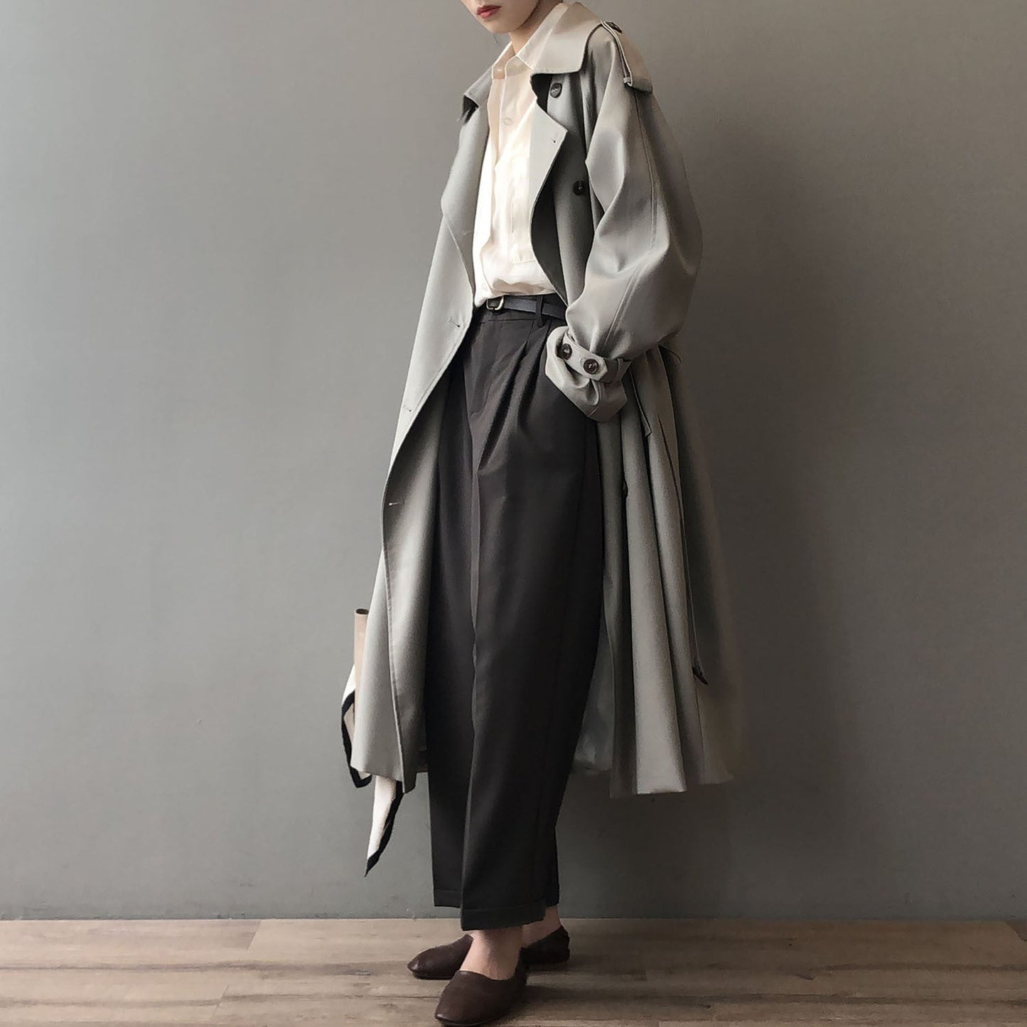 Sanne – Modieuze Dames Trenchcoat met Dubbele Rij Knopen