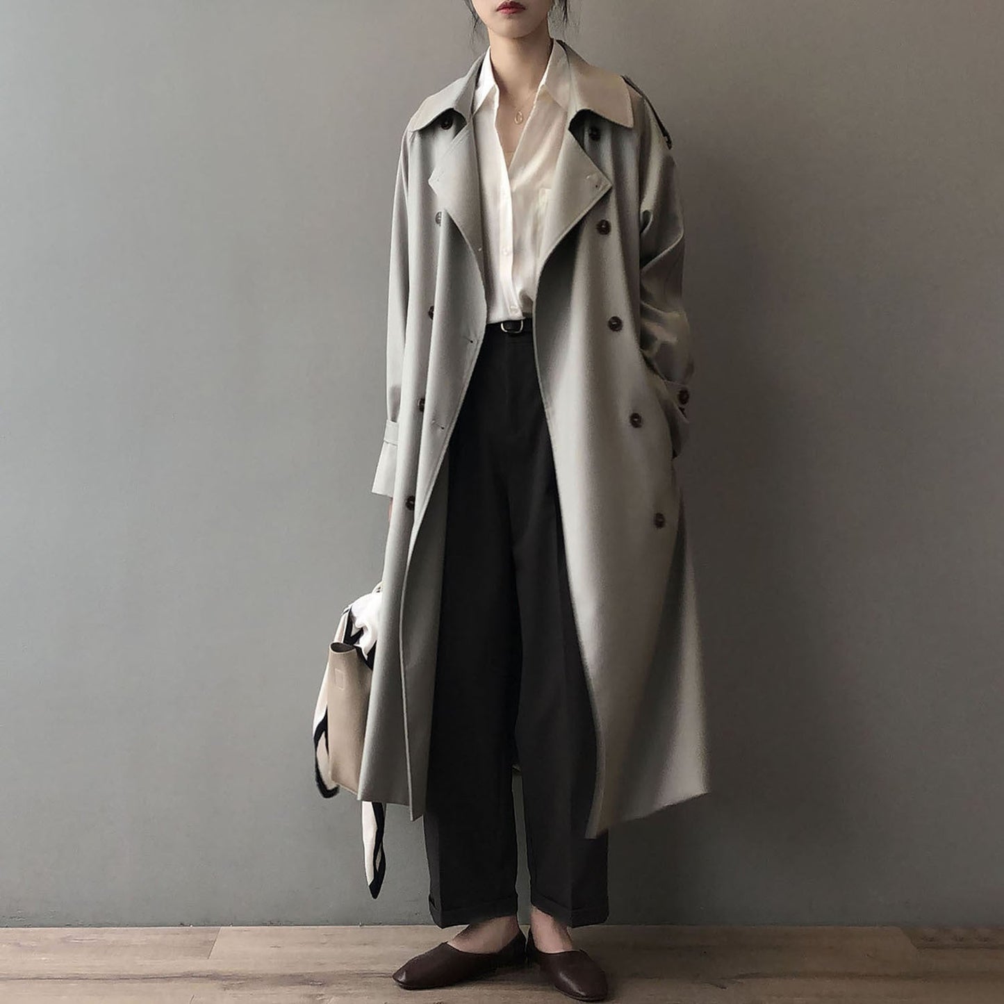 Sanne – Modieuze Dames Trenchcoat met Dubbele Rij Knopen