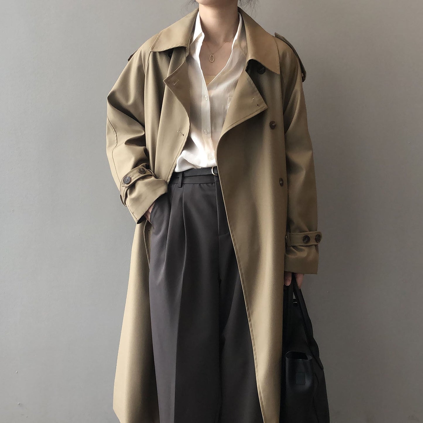 Sanne – Modieuze Dames Trenchcoat met Dubbele Rij Knopen