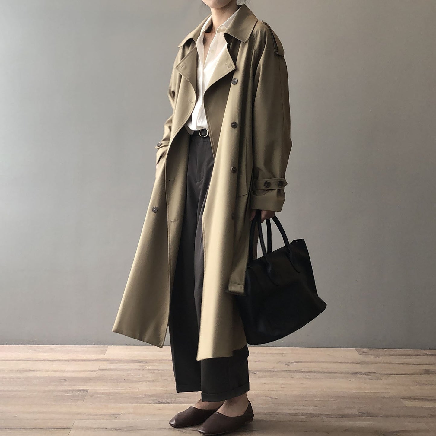 Sanne – Modieuze Dames Trenchcoat met Dubbele Rij Knopen