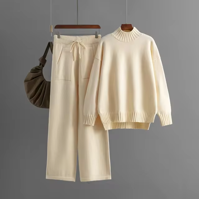 AVA | ELEGANTE SET MET GEBREIDE COLTRUI EN BROEK