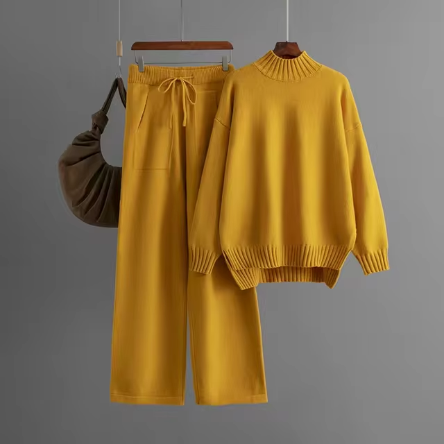 AVA | ELEGANTE SET MET GEBREIDE COLTRUI EN BROEK