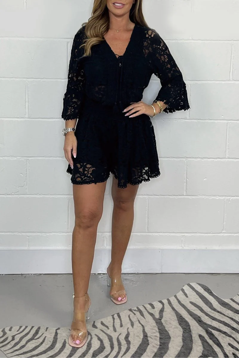 Trendy tweedelige zomeroutfit met top en short