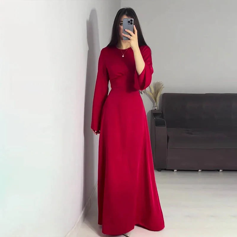 Elegancia - Vrouwelijke en Elegante Lange Jurk van Satijn