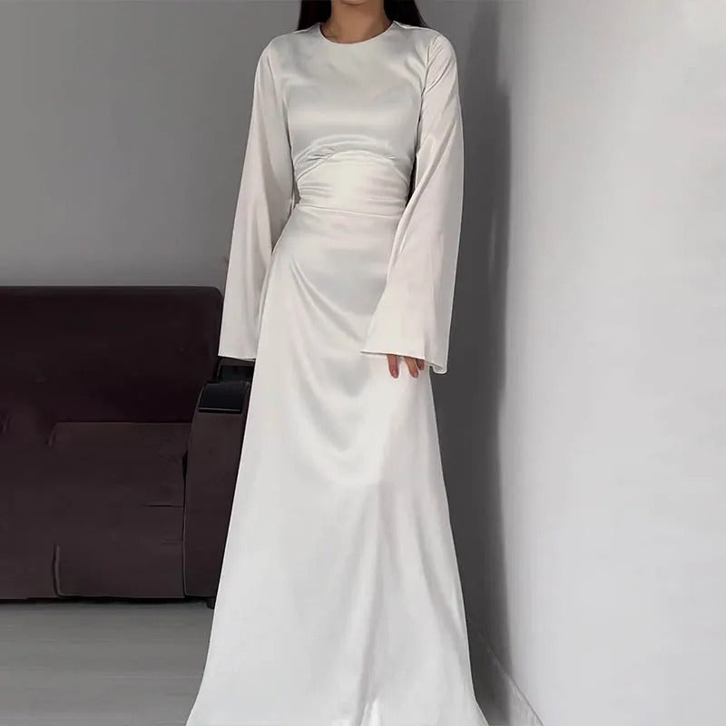 Elegancia - Vrouwelijke en Elegante Lange Jurk van Satijn