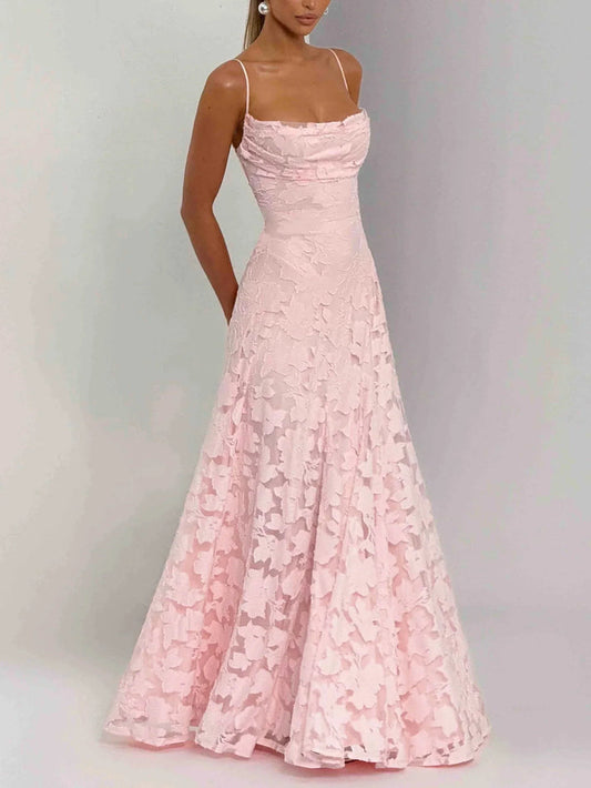 Maxi jurk met fijne bandjes open achterkant en rechte hals voor een verfijnde look