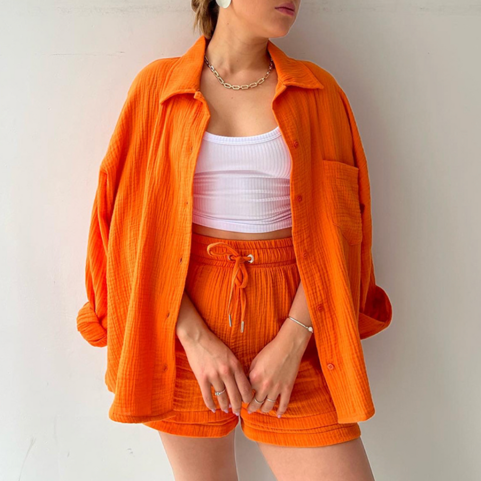 Casual dames set voor de zomer met overhemd met lange mouwen en shorts