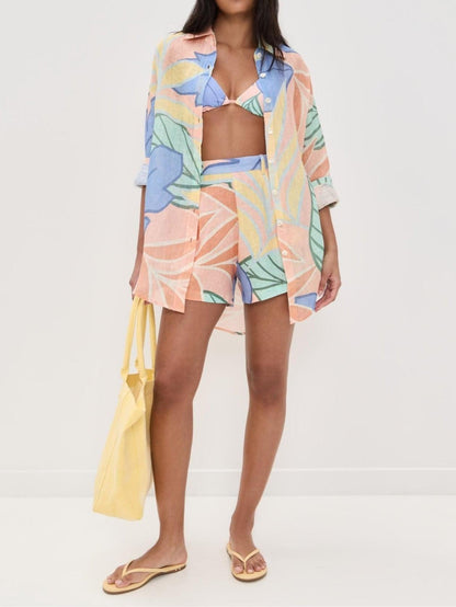 Tropisch dames set met korte broek en overhemd in zomerse stijl