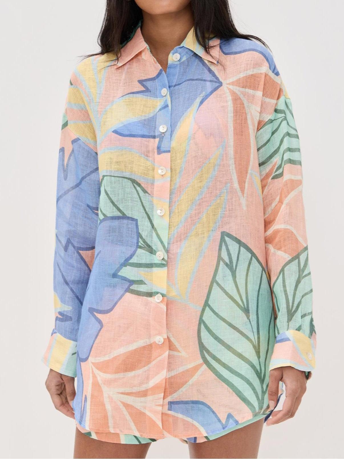 Tropisch dames set met korte broek en overhemd in zomerse stijl