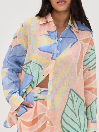 Tropisch dames set met korte broek en overhemd in zomerse stijl