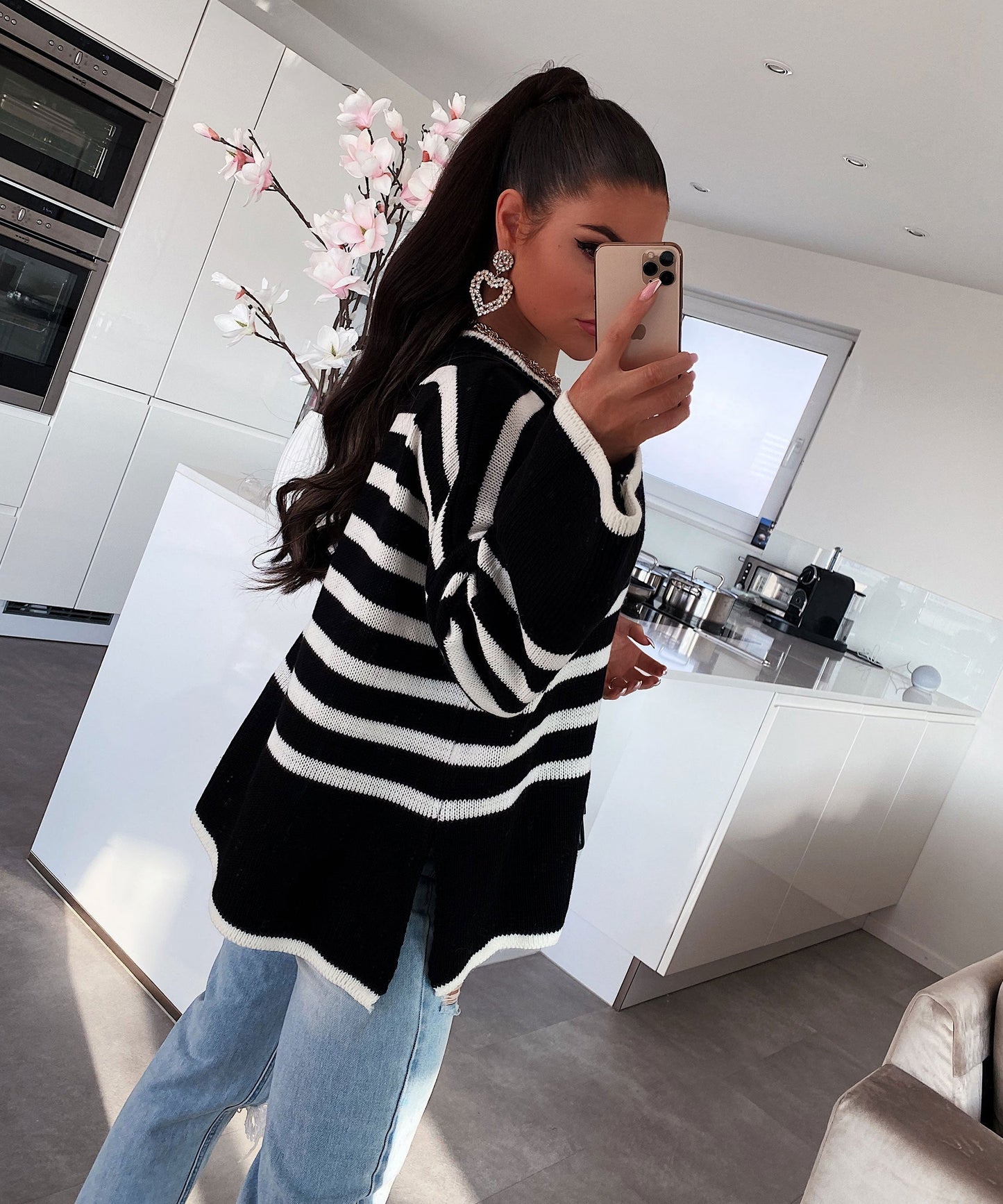 Noir Hilda – Elegante Zwarte Blouse