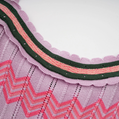 Trendy midi-jurk met opvallende bandjes en vierkante hals