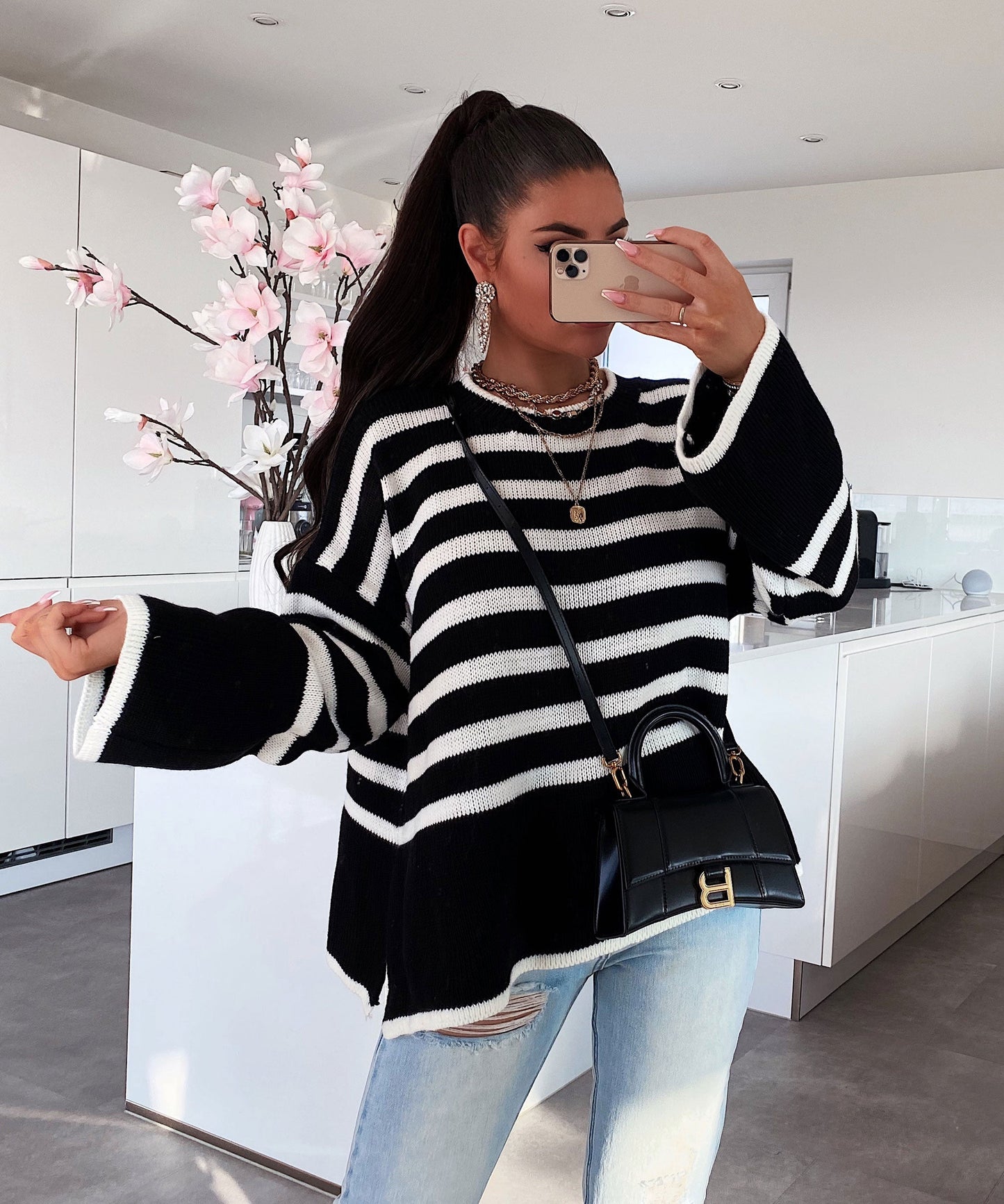 Noir Hilda – Elegante Zwarte Blouse